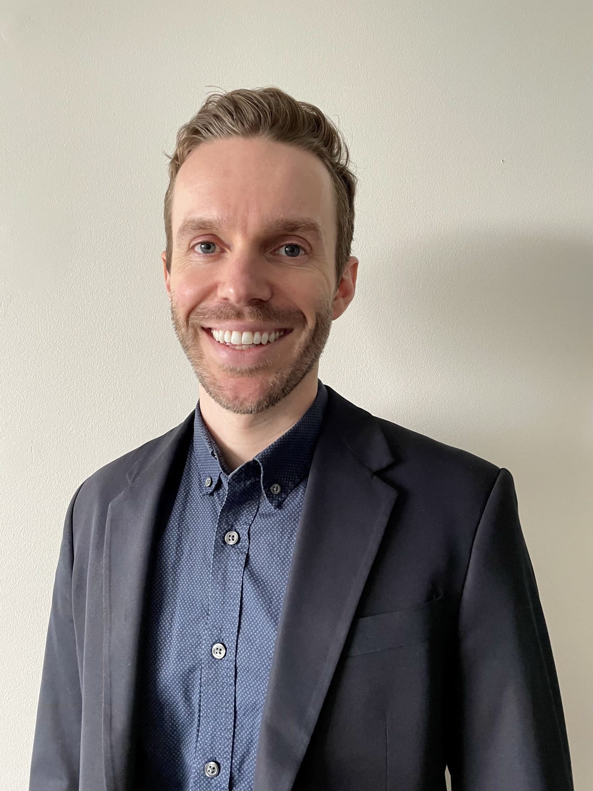 Dr. Chris Edmondstone